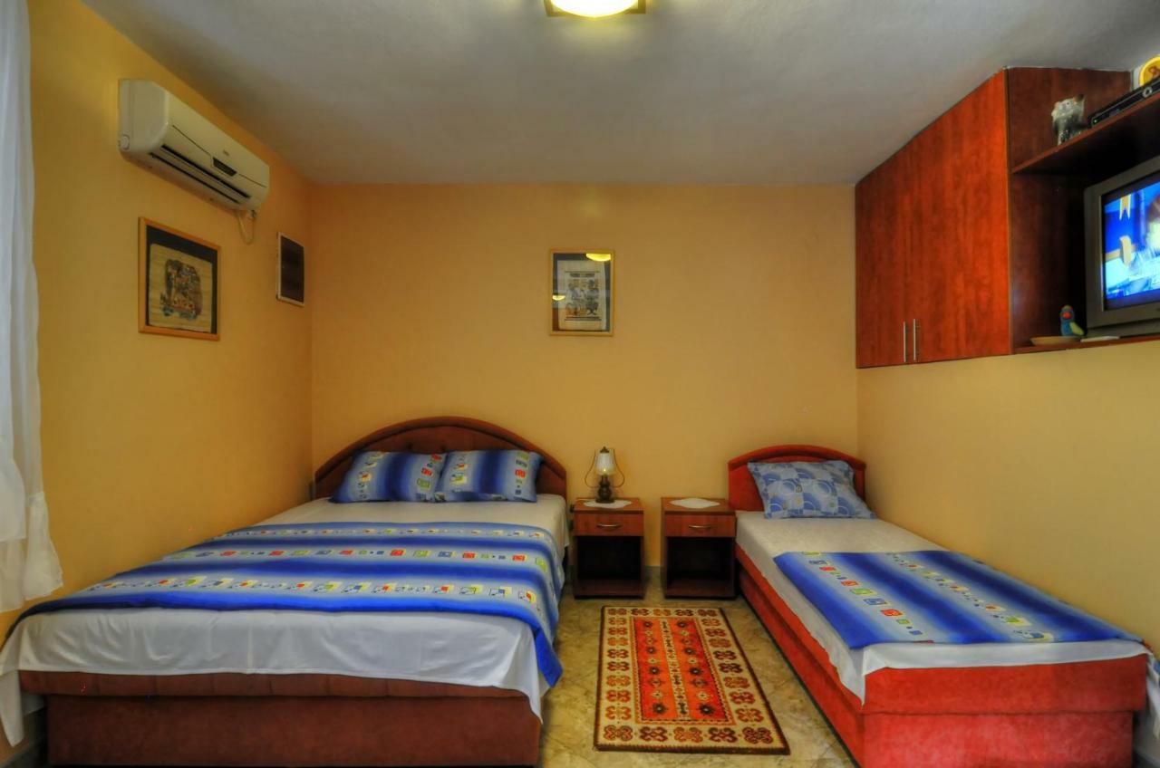Apartments Banicevic Тиват Екстер'єр фото