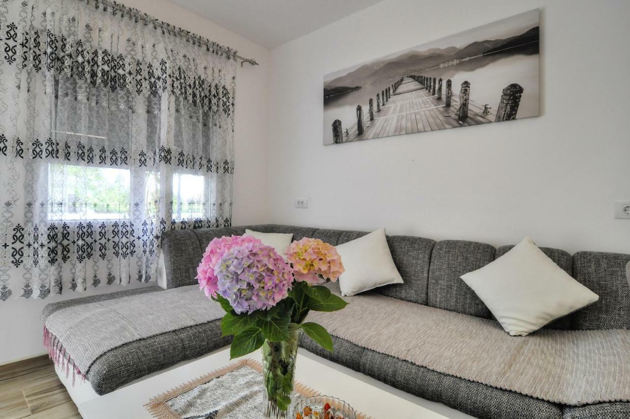 Apartments Banicevic Тиват Екстер'єр фото