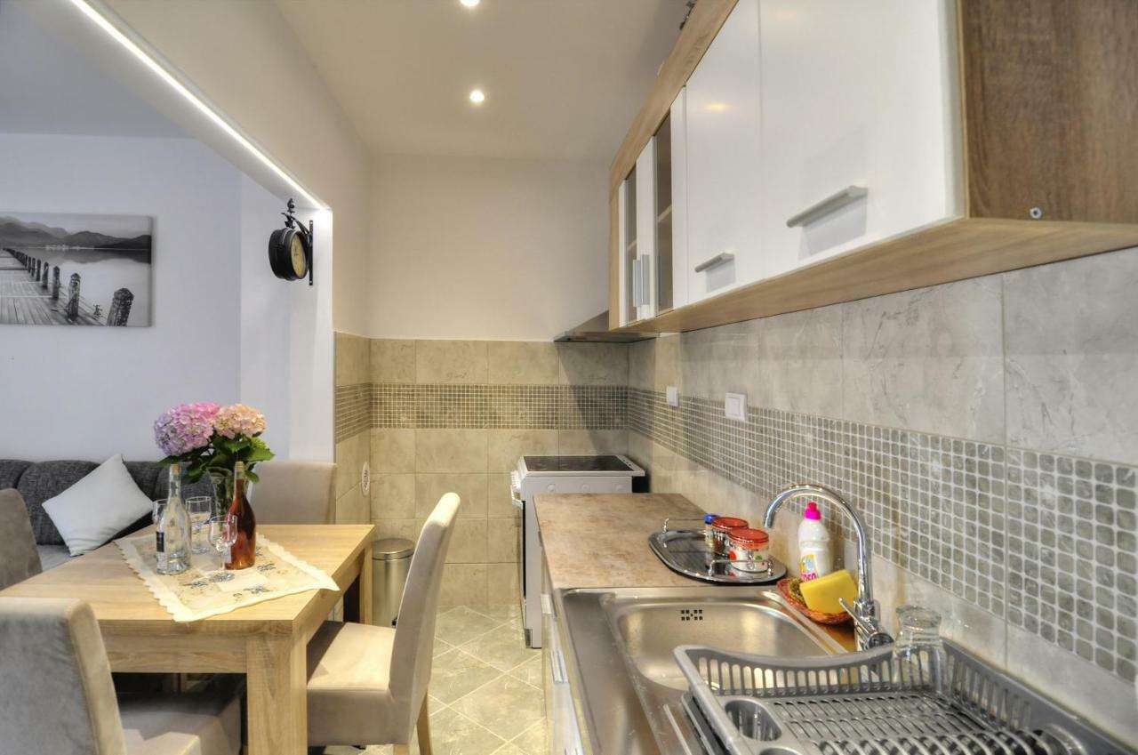 Apartments Banicevic Тиват Екстер'єр фото